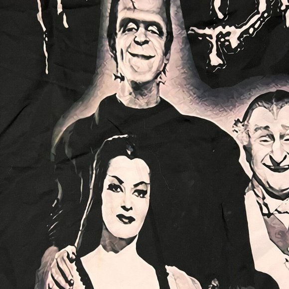 The Munsters Large Cloth Decorative Banner 40"x59.5" - Picture 4 of 9